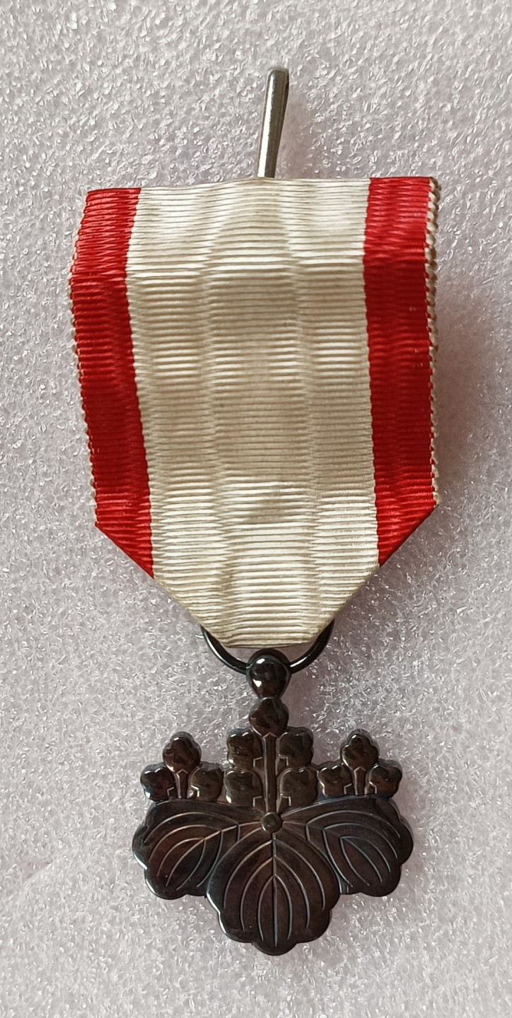 瓶子🏺第78期拍卖会 日本八等白叶银质勋章16克