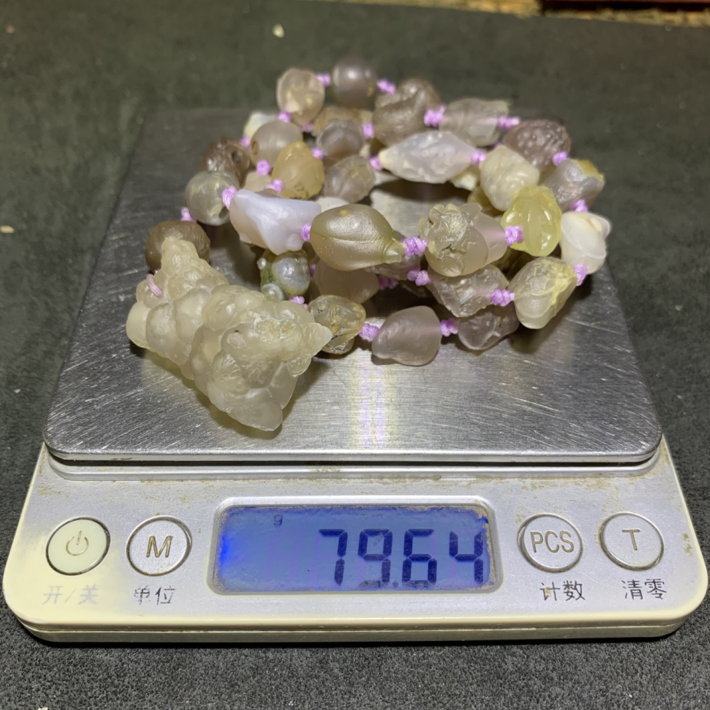精美阿拉善冰透紫罗兰筋脉原石项链一条！