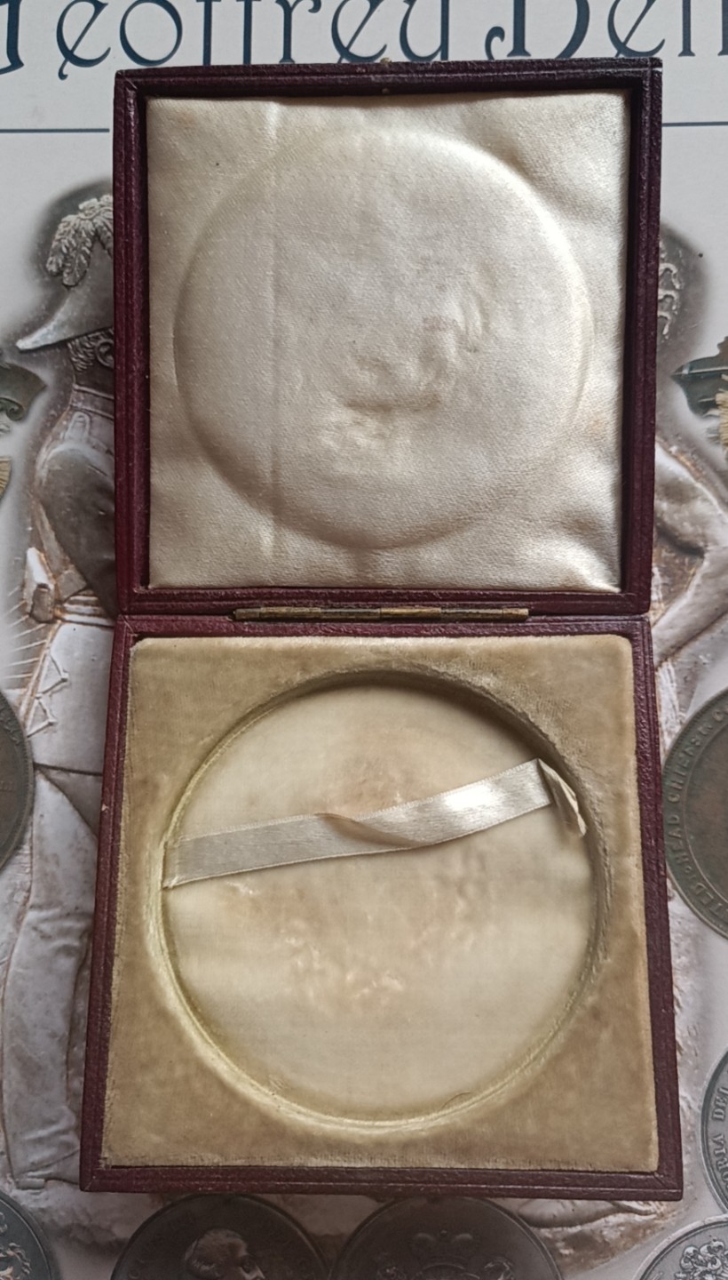 英系币章首饰盒子专场第6期 木盒76x76mm，内径60mm