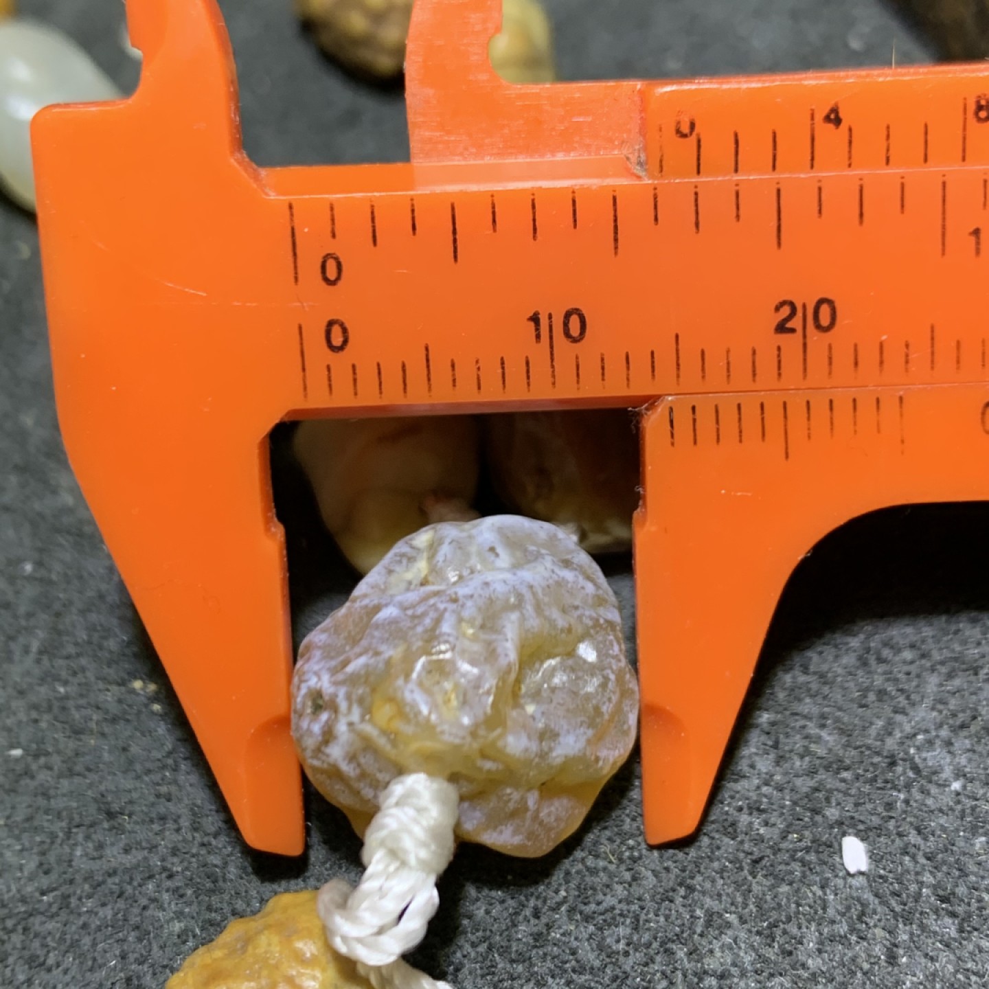 精美阿拉善筋脉玛瑙大颗粒原石108项链一条，