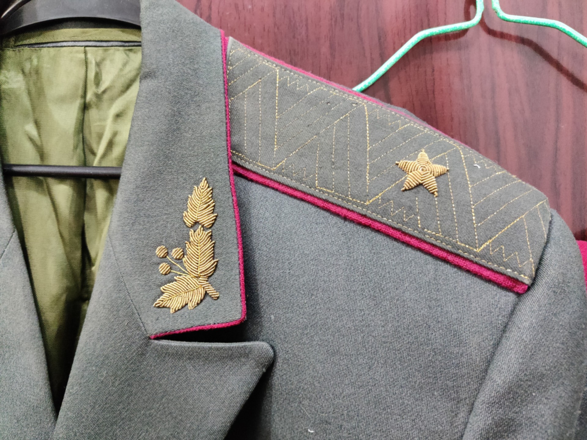 全场0元起拍 第29期 咸鱼国勋章拍卖专场 2月12日（周日）下午6：00开始 乌克兰m94陆军将官常服一套