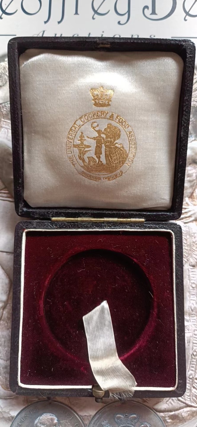 英系币章首饰盒子专场第6期 木盒65x65mm，内径45mm