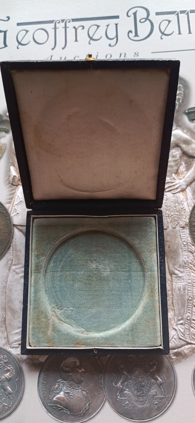 英系币章首饰盒子专场第6期 木盒69x69mm，内径5cm