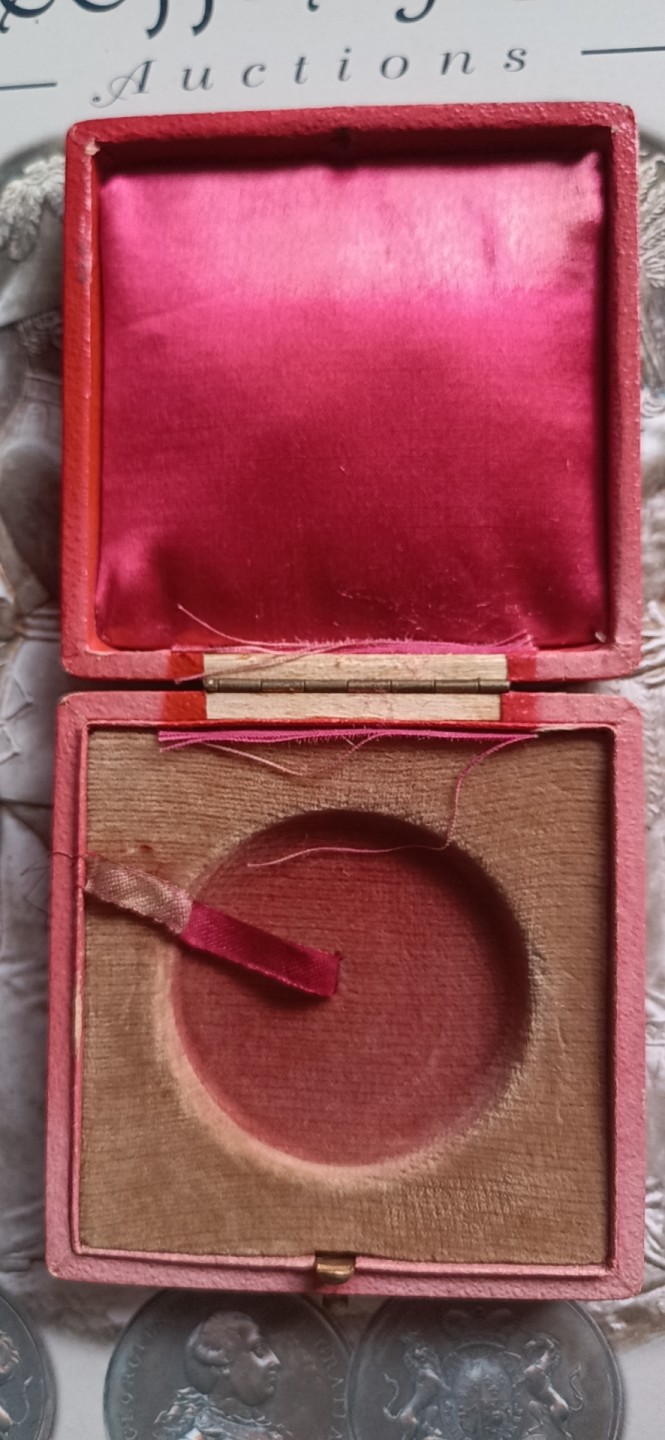 英系币章首饰盒子专场第6期 木盒7x7cm，内径43mm