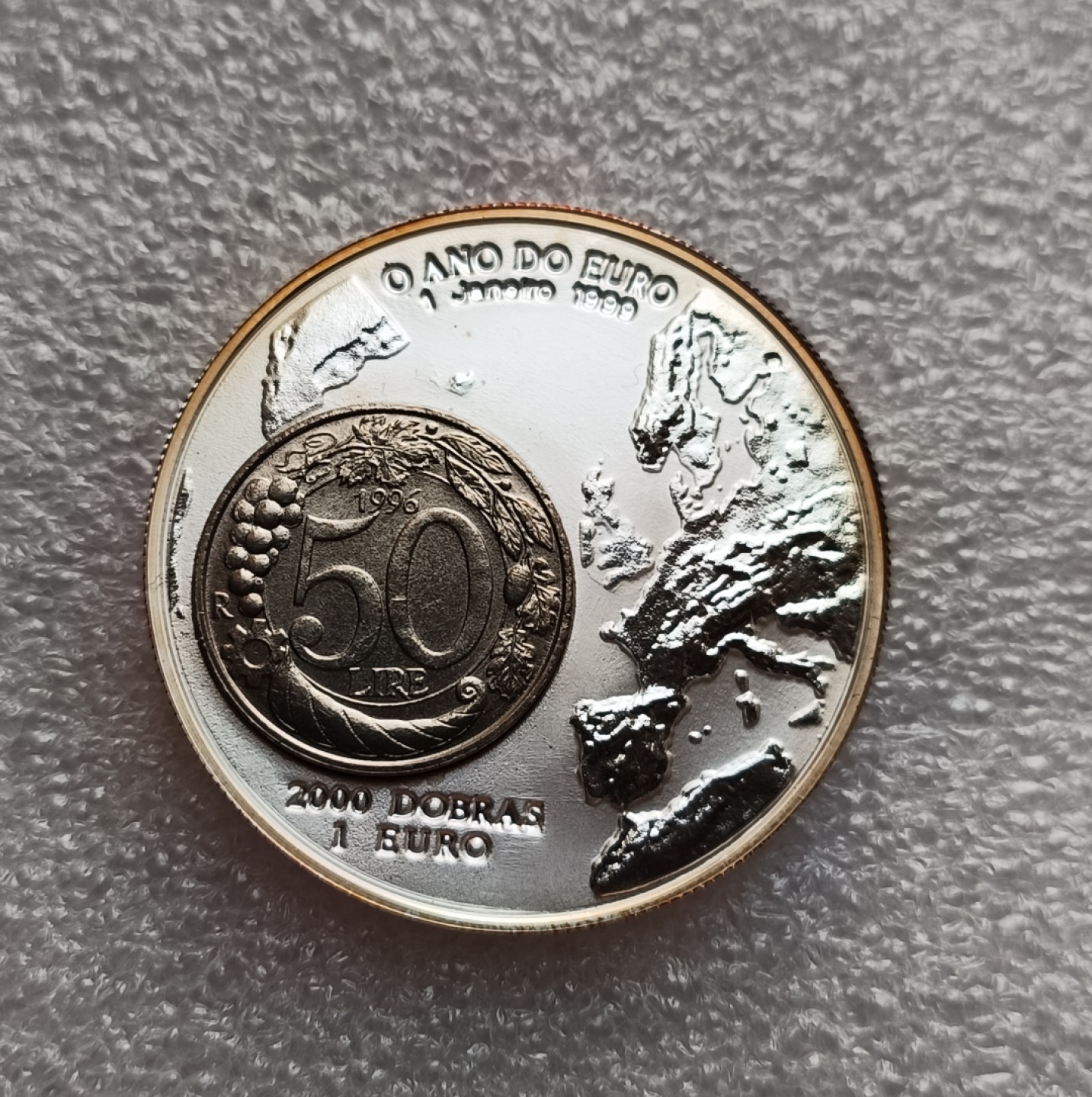 瓶子🏺第78期拍卖会 圣多美和普林西比1999年2000多布拉币中币精制大银币39毫米35.69克