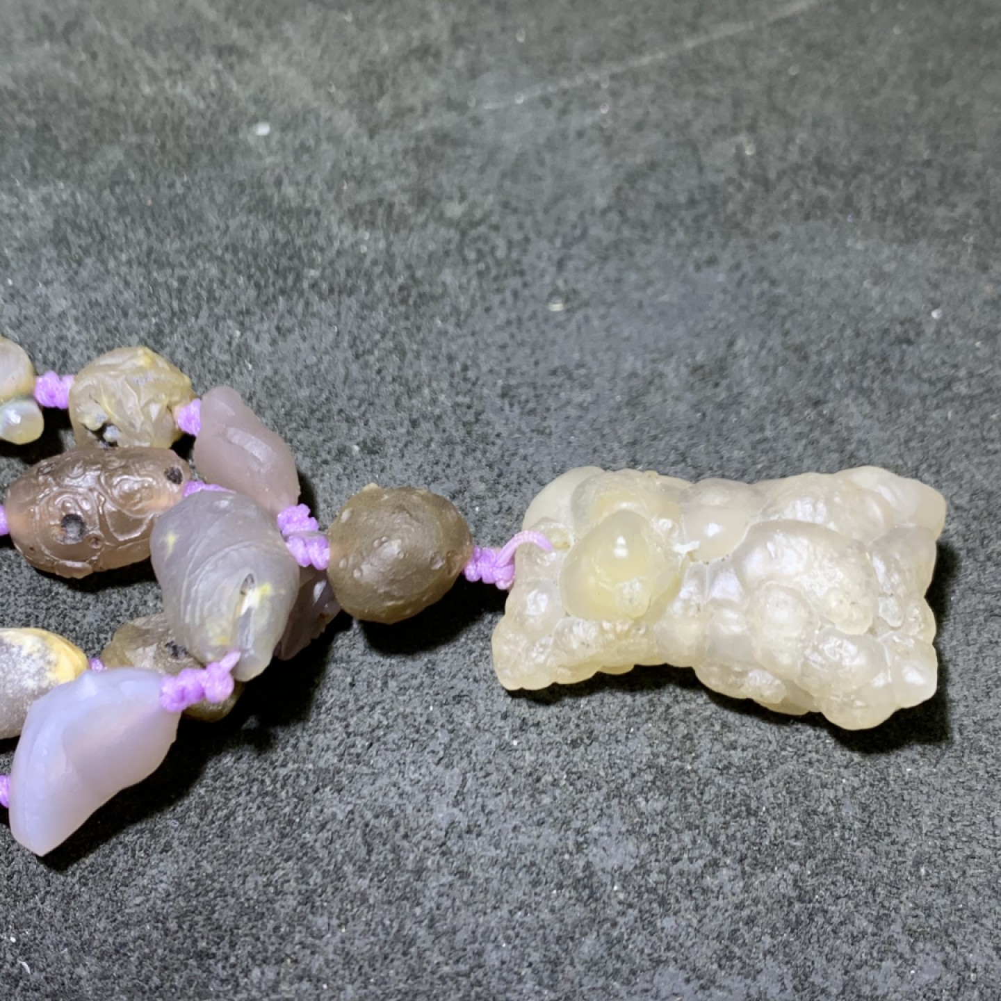 精美阿拉善冰透紫罗兰筋脉原石项链一条！