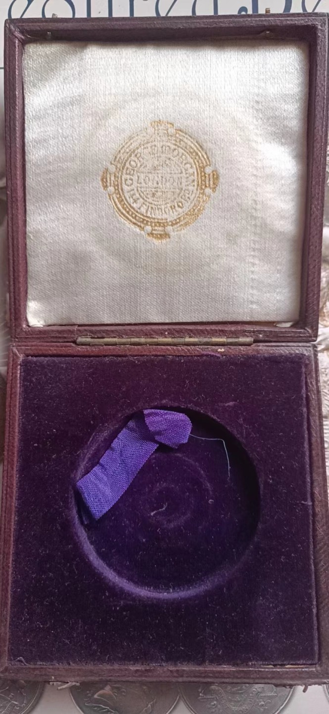 英系币章首饰盒子专场第6期 木盒85x85mm，内径48mm