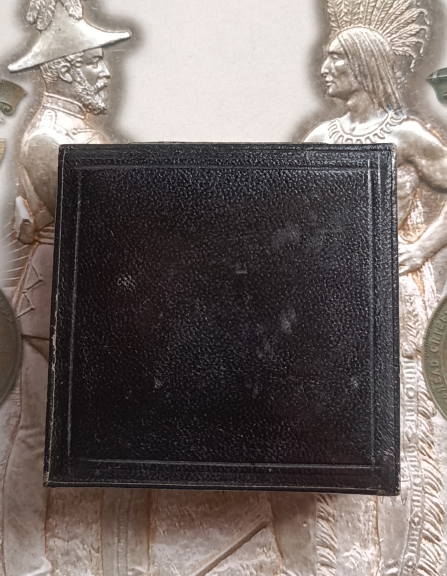 英系币章首饰盒子专场第6期 木盒7x7cm，内径44mm