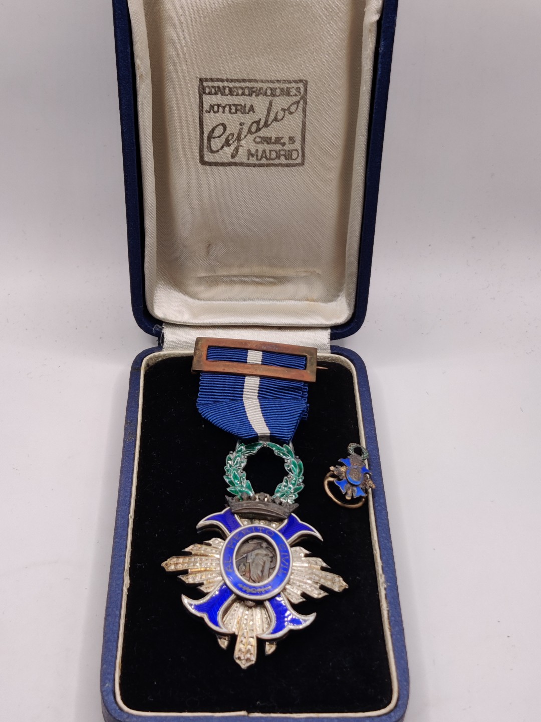 全场0元起拍 第29期 咸鱼国勋章拍卖专场 2月12日（周日）下午6：00开始 西班牙佛朗哥时期民事功绩勋章 早期银质珐琅带mini章