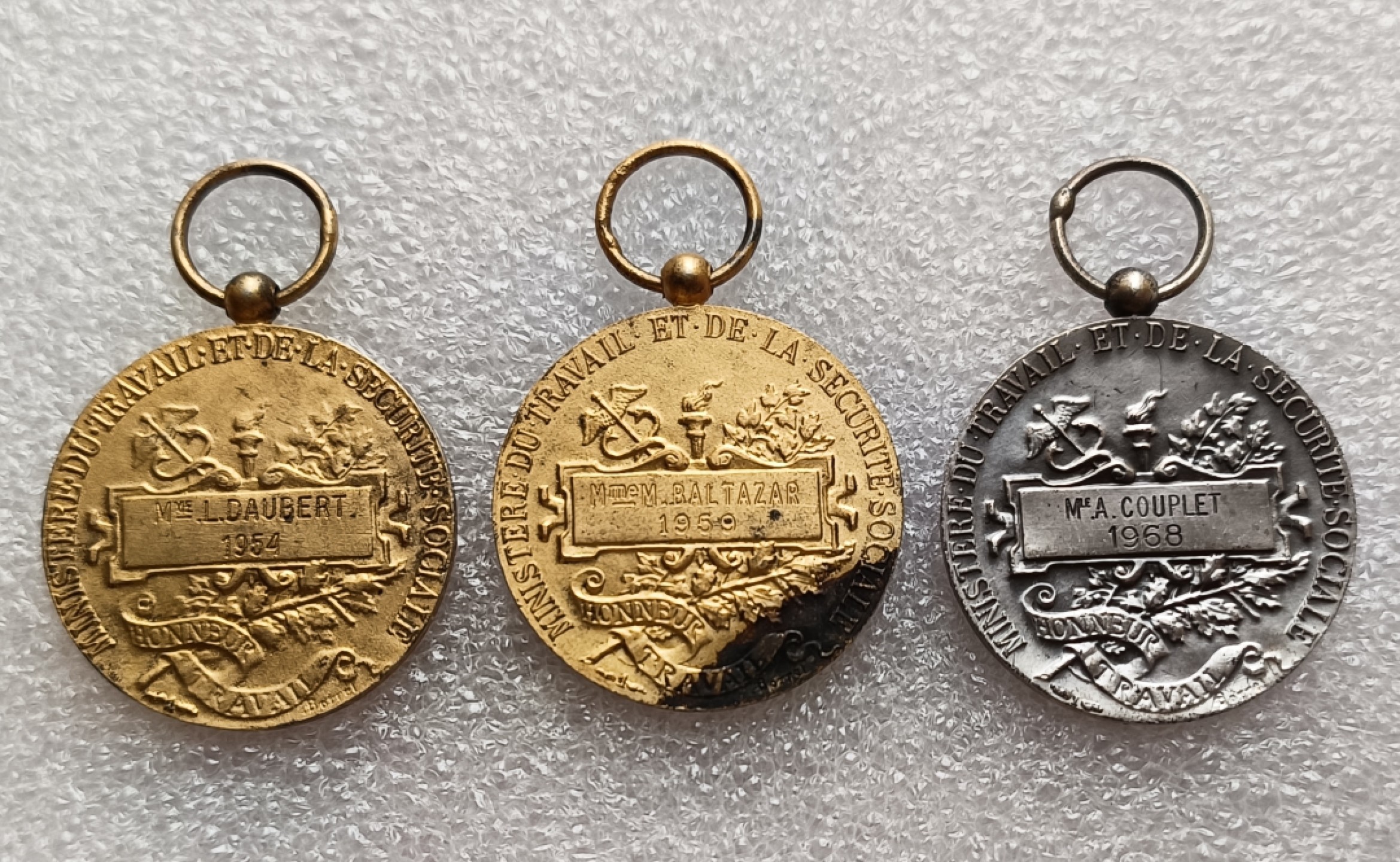 瓶子🏺第78期拍卖会 法国1950-1968年银质劳动奖章3枚
