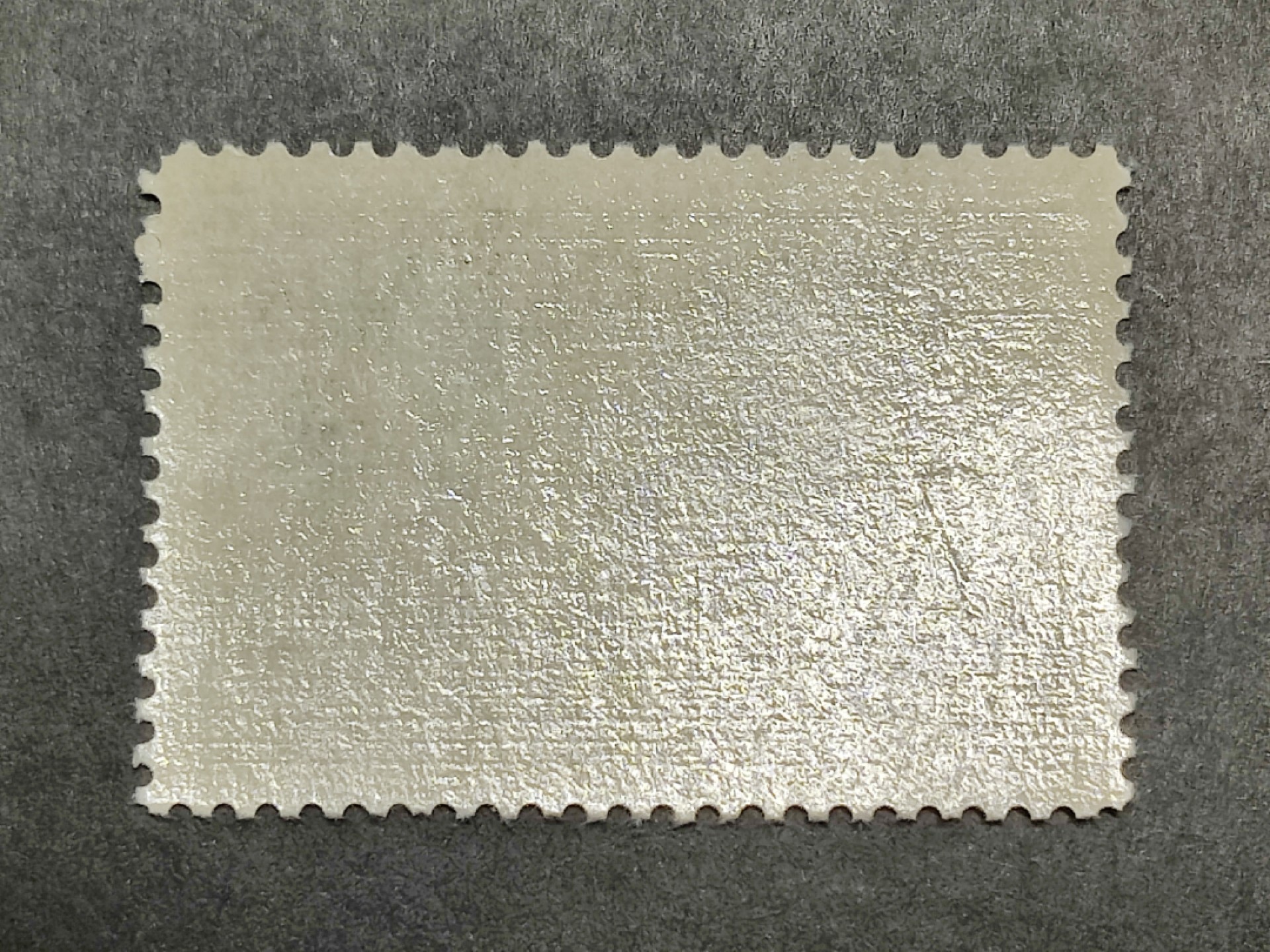 洪涛臻品批发群  精选邮票限时拍卖第一百六十九期 加拿大1952年 飞翔的加拿大鹅/美洲大雁 1全新. 精美雕刻版, 原胶完美润亮  相当难得的品相, 漂亮！