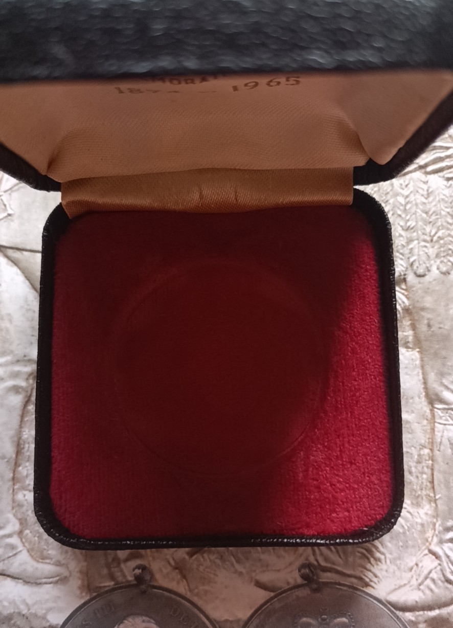 英系币章首饰盒子专场第6期 金属盒60x60x28mm，内径38mm