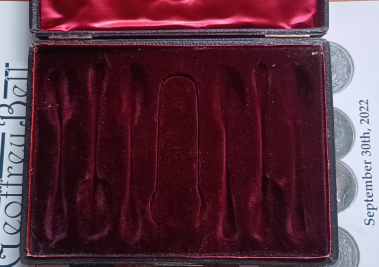 英系币章首饰盒子专场第6期 银汤勺盒，18x13cm，放小汤勺
