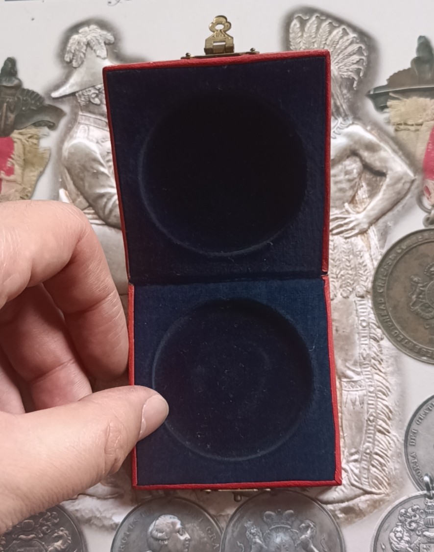 英系币章首饰盒子专场第6期 木盒6x6cm，内径45mm