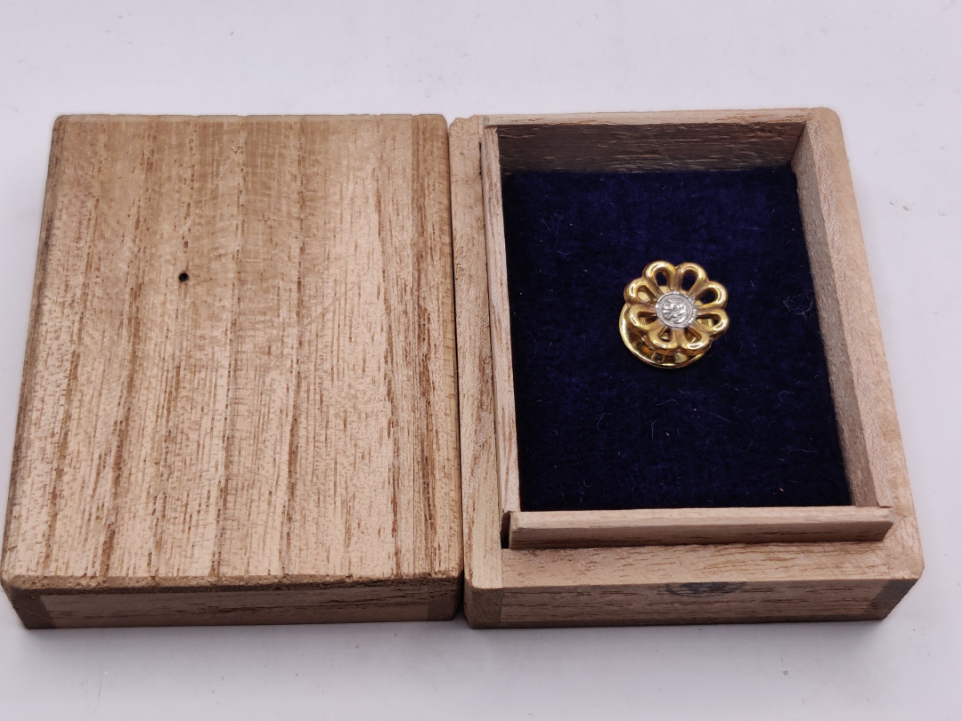 全场0元起拍 第29期 咸鱼国勋章拍卖专场 2月12日（周日）下午6：00开始 日本市议员表彰章