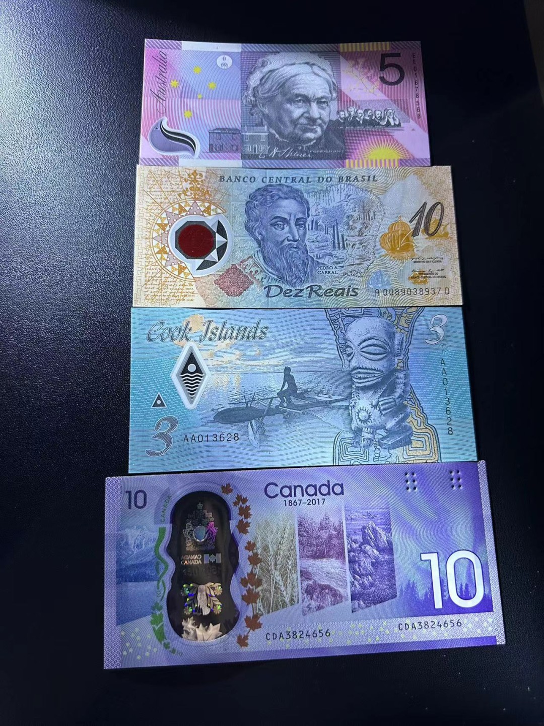 《外钞收藏家》第二百三十八期 四个国家四张裸币一起 全新UNC