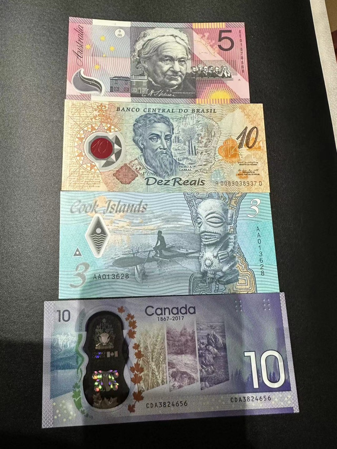 《外钞收藏家》第二百三十八期 四个国家四张裸币一起 全新UNC