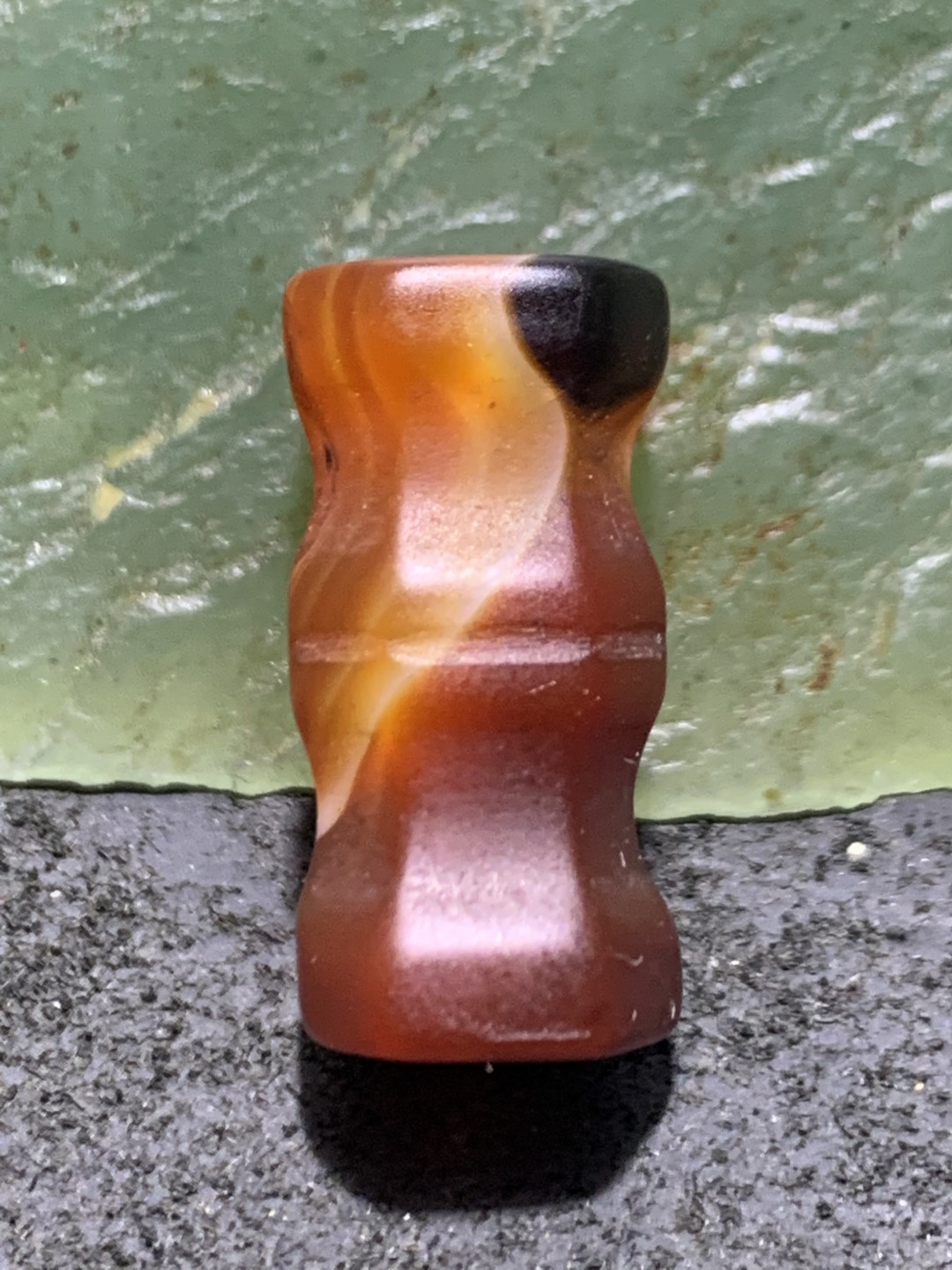 亚光高玉化缠丝玛瑙通货六棱桶珠一颗，