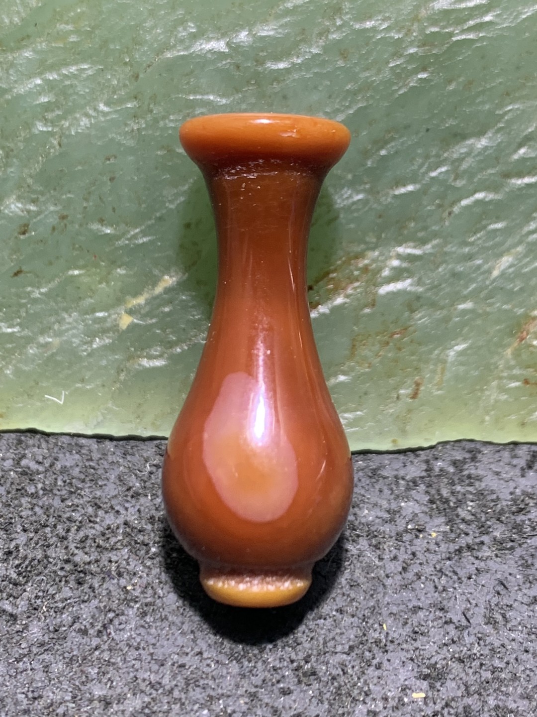 高玉化缠丝玛瑙通货瓶子一个，