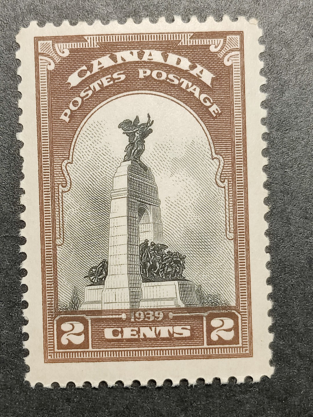 洪涛臻品批发群  精选邮票限时拍卖第一百六十九期 加拿大1939年 渥太华战争纪念馆 新票, 精美雕刻版, 原胶完美润亮 相当难得的品相, 漂亮！ 
