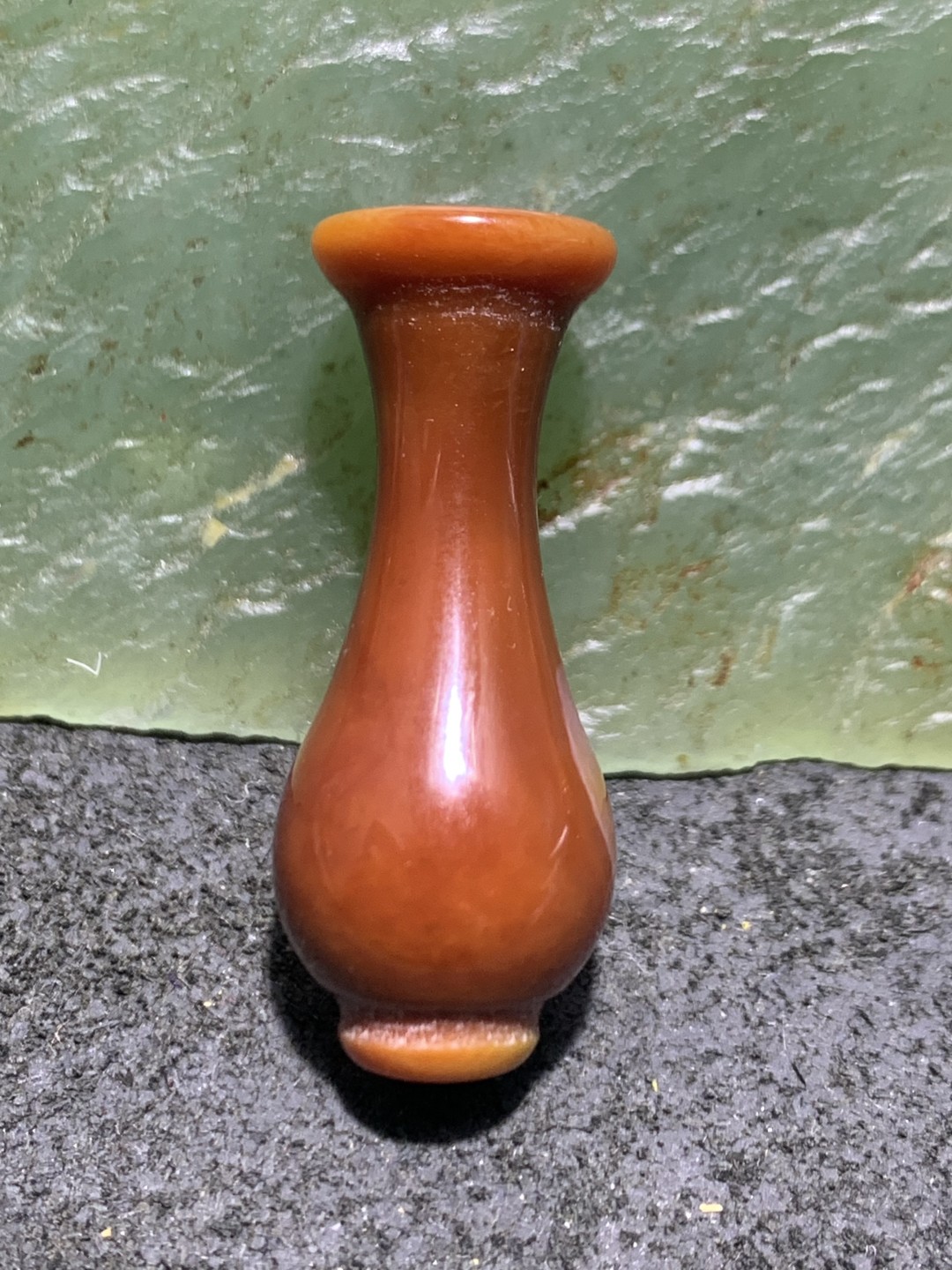 高玉化缠丝玛瑙通货瓶子一个，