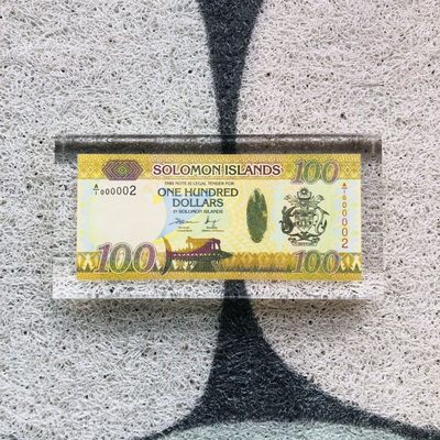 66th🐰塑料钞和纸钞册子 - 所罗门群岛2017年100元窗口复合钞，亚克力装（50块）（A/1 000002）