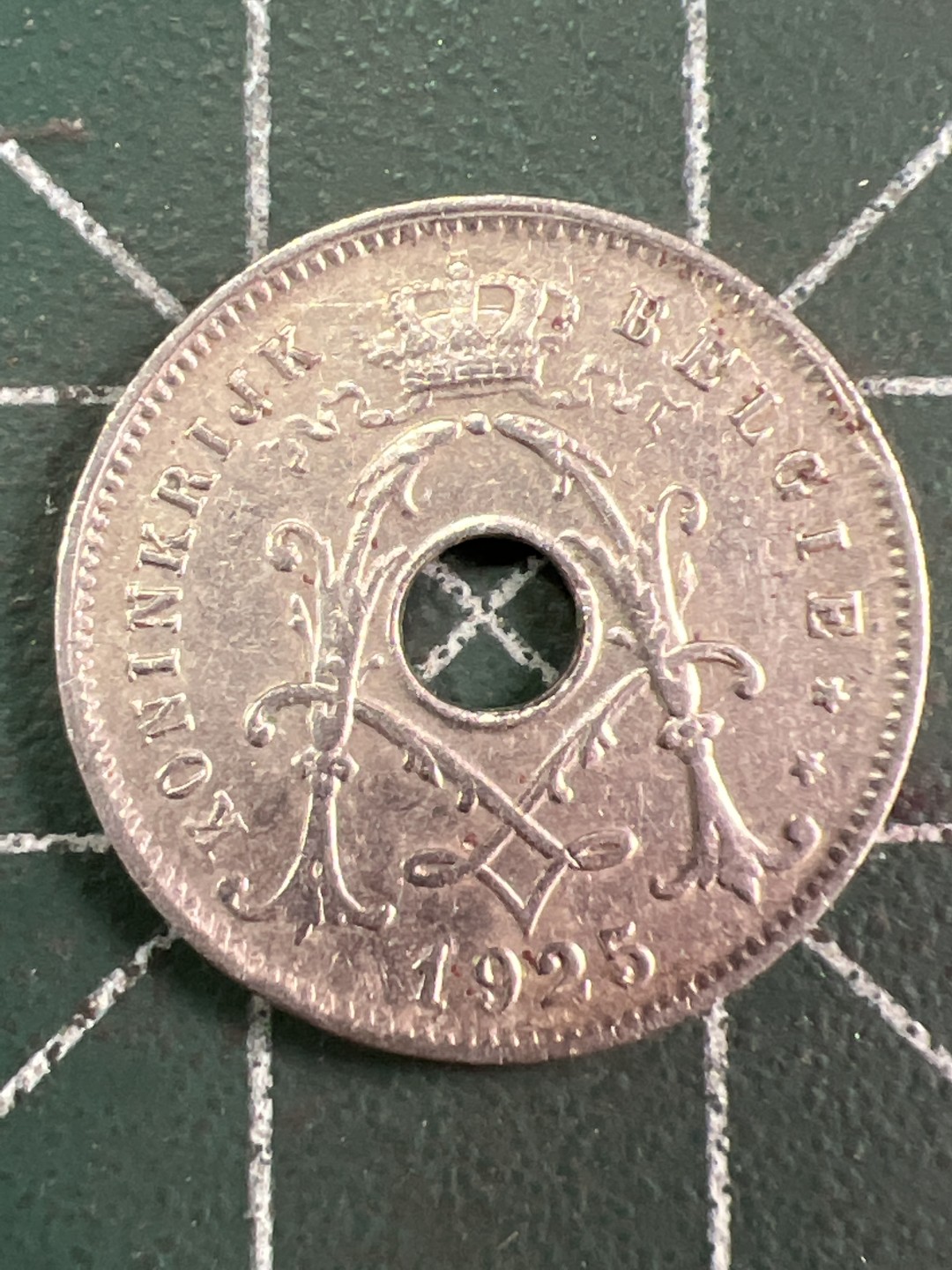 泡泡堂微拍第五十六幕硬币捡漏可累计专场👿👿，零佣金，零押金，累计满二十元包邮，接受代拍业务 比利时25年5分