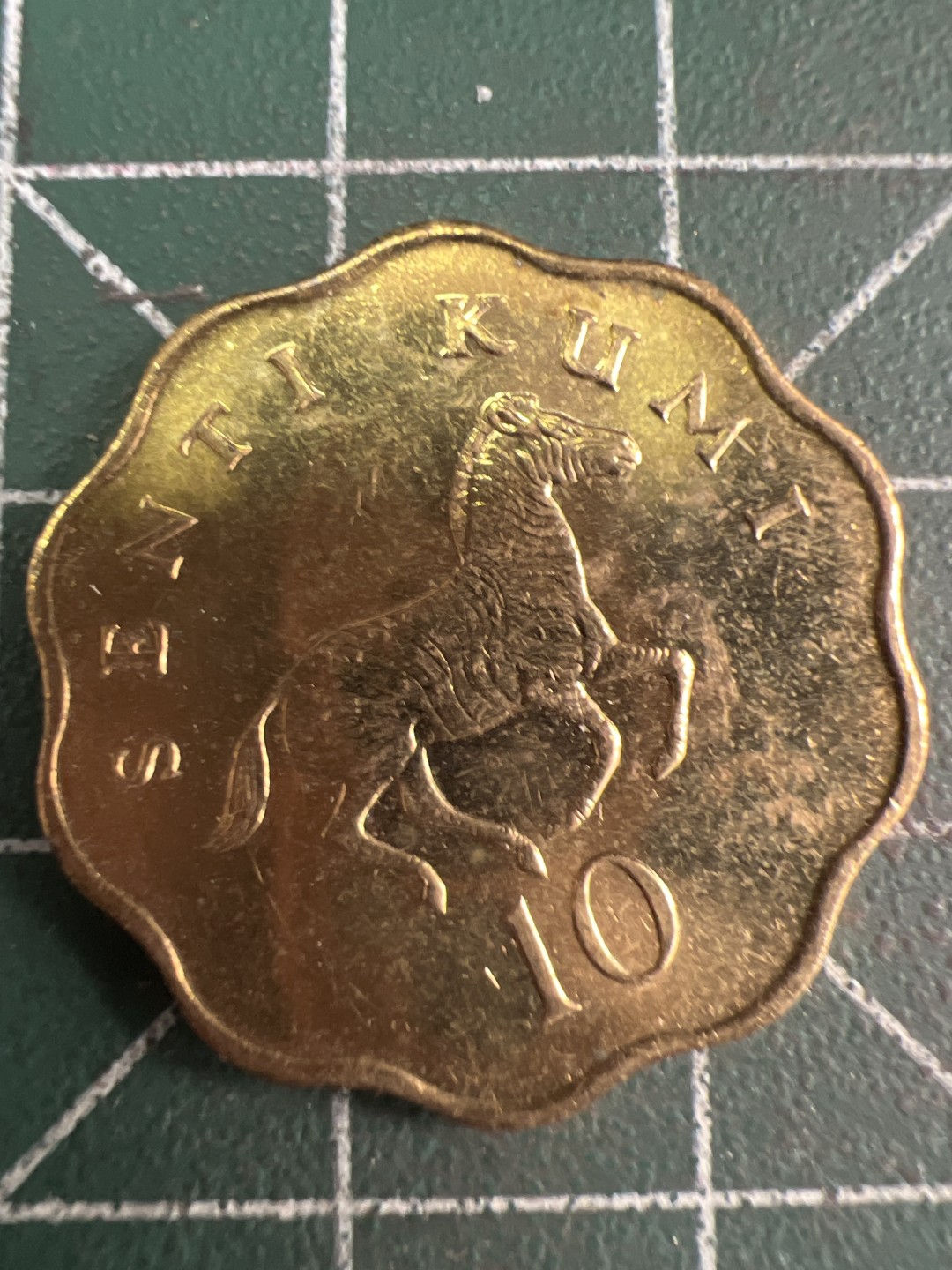 泡泡堂微拍第五十七幕硬币捡漏可累计专场👿👿，零佣金，零押金，累计满二十元包邮，接受代拍业务 坦桑尼亚十先令