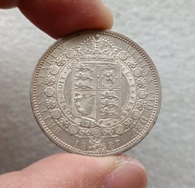 钱币专场，彼得堡世界钱币勋章拍卖第40期，周五日两联拍 - 英国维多利亚女王1887年半克朗银币，转光可评级品相