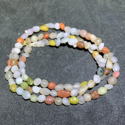 精美天然戈壁阿拉善多彩手串(手缠，项链)一条 精美天然戈壁阿拉善多彩手串(手缠，项链)一条