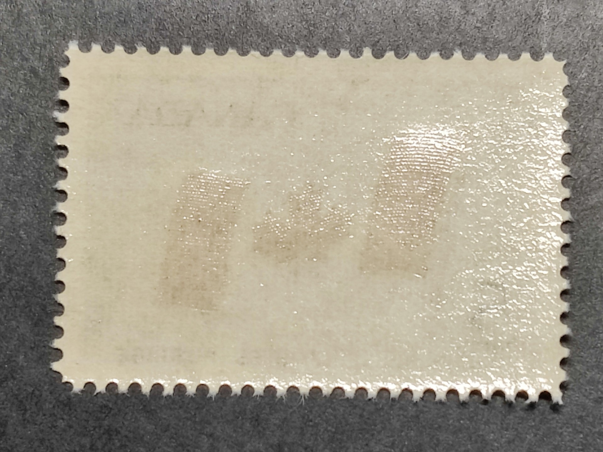 洪涛臻品批发群  精选邮票限时拍卖第一百六十九期 加拿大1965年 加拿大枫叶旗 1全新, 精美雕刻版, 原胶完美润亮 相当难得的品相, 漂亮！ 