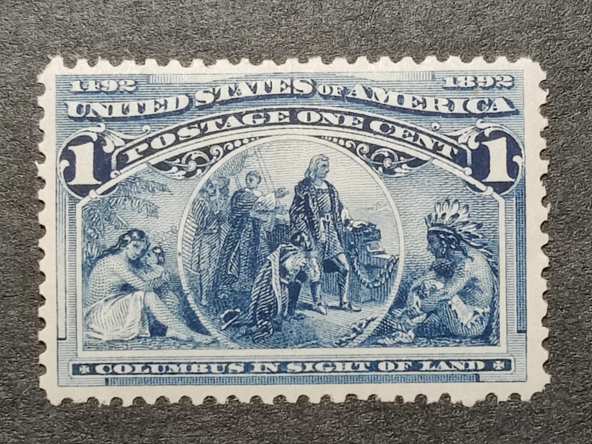 洪涛臻品批发群 精选邮票限时拍卖第四百七十四期  美国1893年 哥伦布发现美洲大陆400周年 1分看到陆地 世界第一枚纪念邮票！原胶润亮雪白无贴 十分难得一见的品相! 