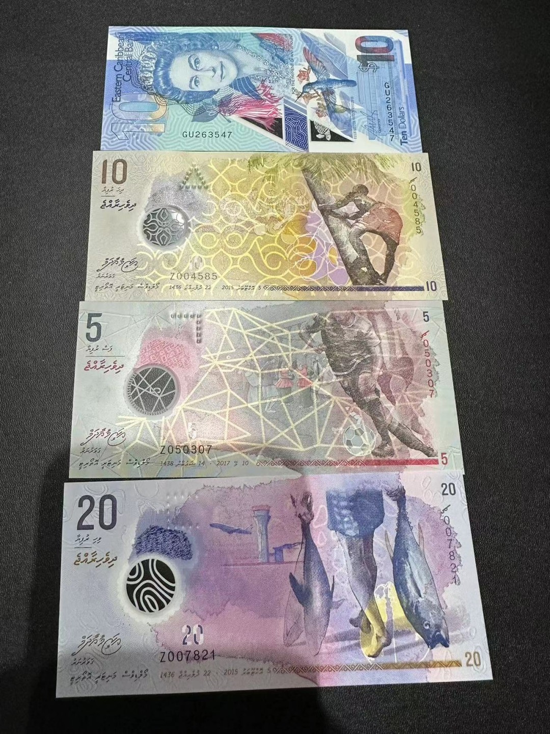 《外钞收藏家》第二百三十八期 东加勒比10加马尔代夫三张小套 全新UNC