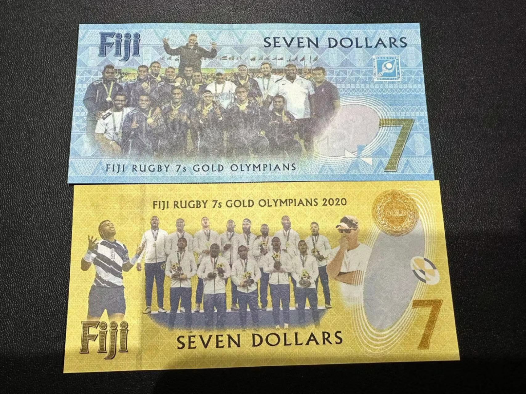 《外钞收藏家》第二百三十八期 斐济足球纪念钞 两张 全新UNC