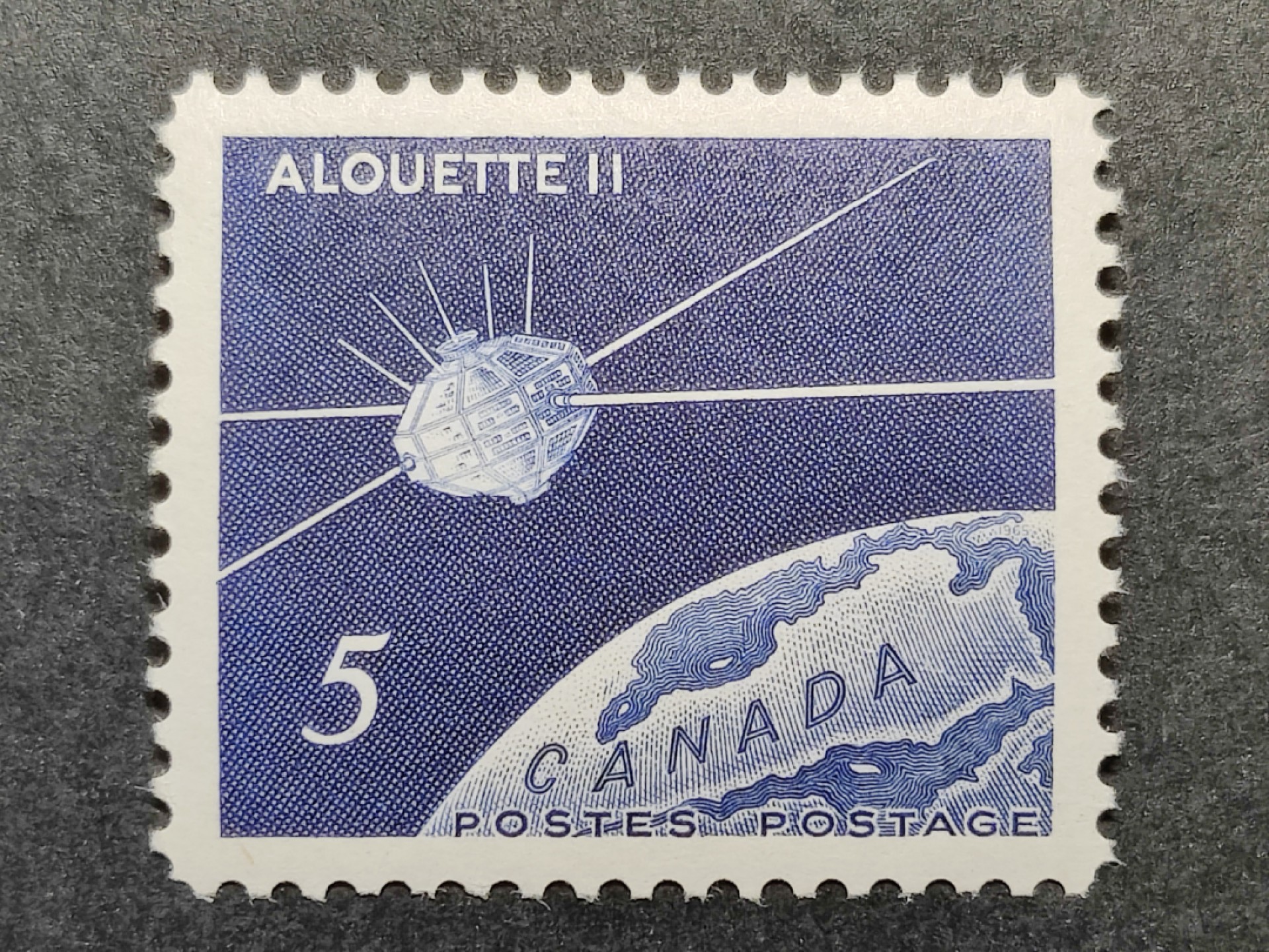 洪涛臻品批发群  精选邮票限时拍卖第一百六十九期 加拿大1966年 Alouette II(百灵鸟科学研究卫星)与地球,1全新 精美雕刻版, 原胶完美润亮 相当难得的品相, 漂亮！ 