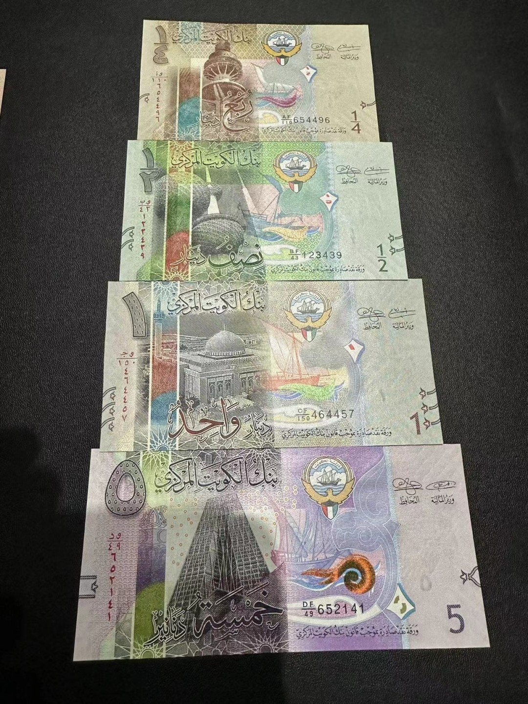 《外钞收藏家》第二百三十八期 科威特一套4张 全新UNC