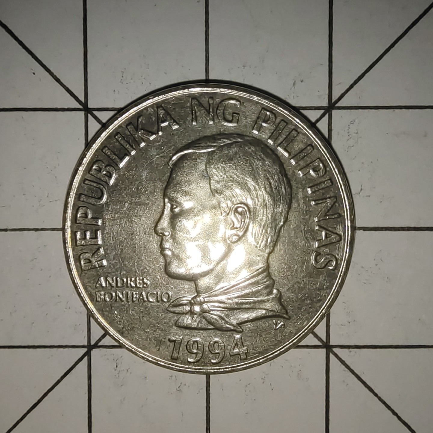 收藏之家世界硬币新年场(捡漏，无押金，无佣金，全场满20包邮，偏远地区除外) 菲律宾2比索棕榈树1994年