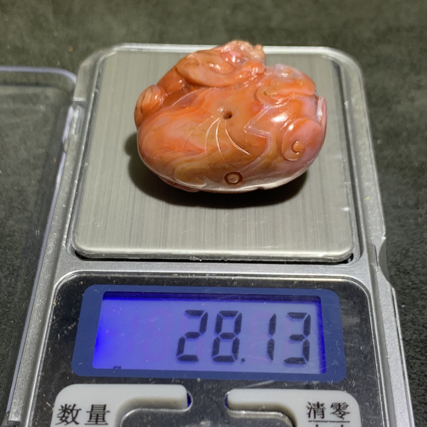 川料南红玛瑙雕刻金蟾吊坠一个