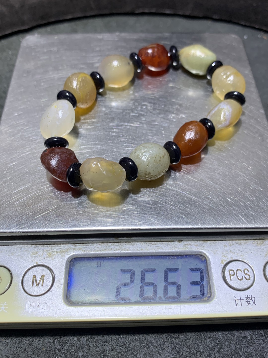 精美阿拉善彩珠玛瑙原石手串一条