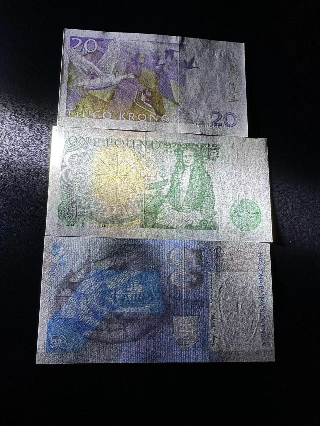 《外钞收藏家》第二百四十期（连拍第三场） 欧洲三张精美纸币 一起 全新UNC 无47 都是靓号