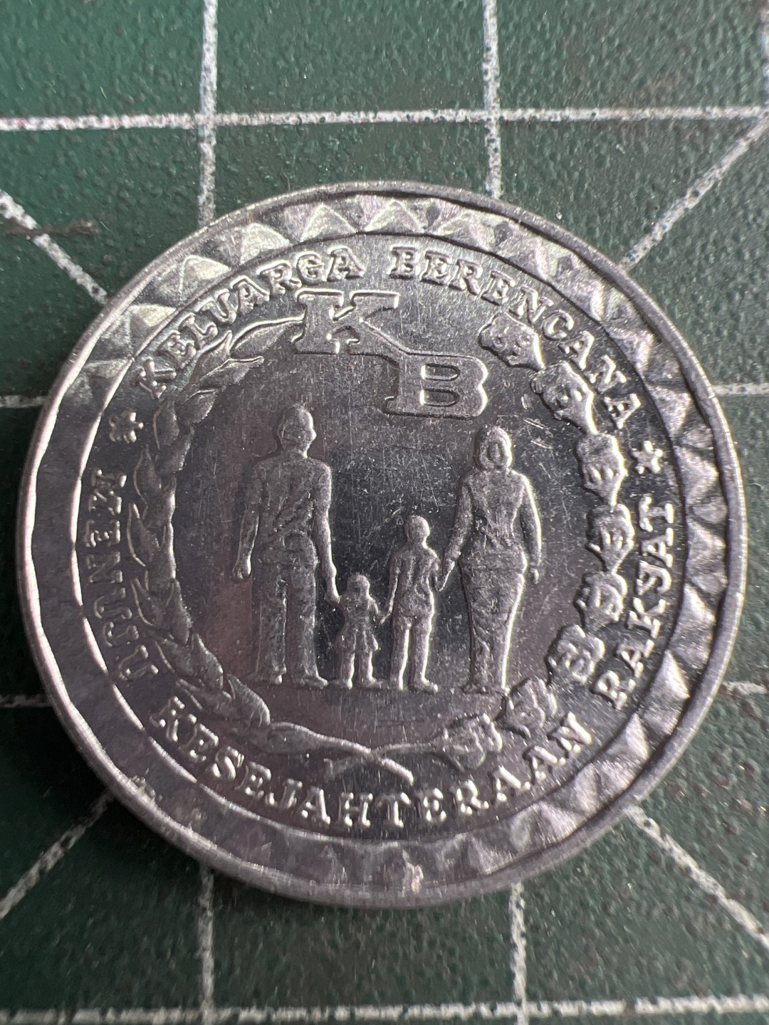 泡泡堂微拍第五十九幕硬币捡漏可累计专场👿👿，零佣金，零押金，累计满二十元包邮，接受代拍业务 印度尼西亚5卢比计划生育纪念币铝币