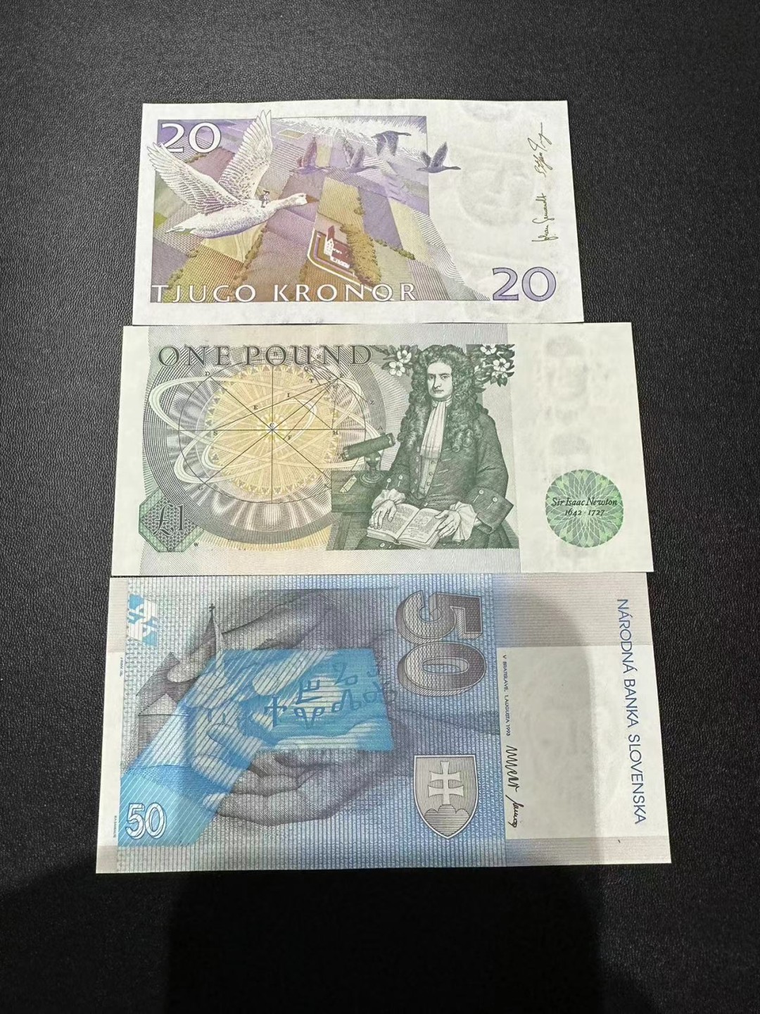 《外钞收藏家》第二百四十期（连拍第三场） 欧洲三张精美纸币 一起 全新UNC 无47 都是靓号