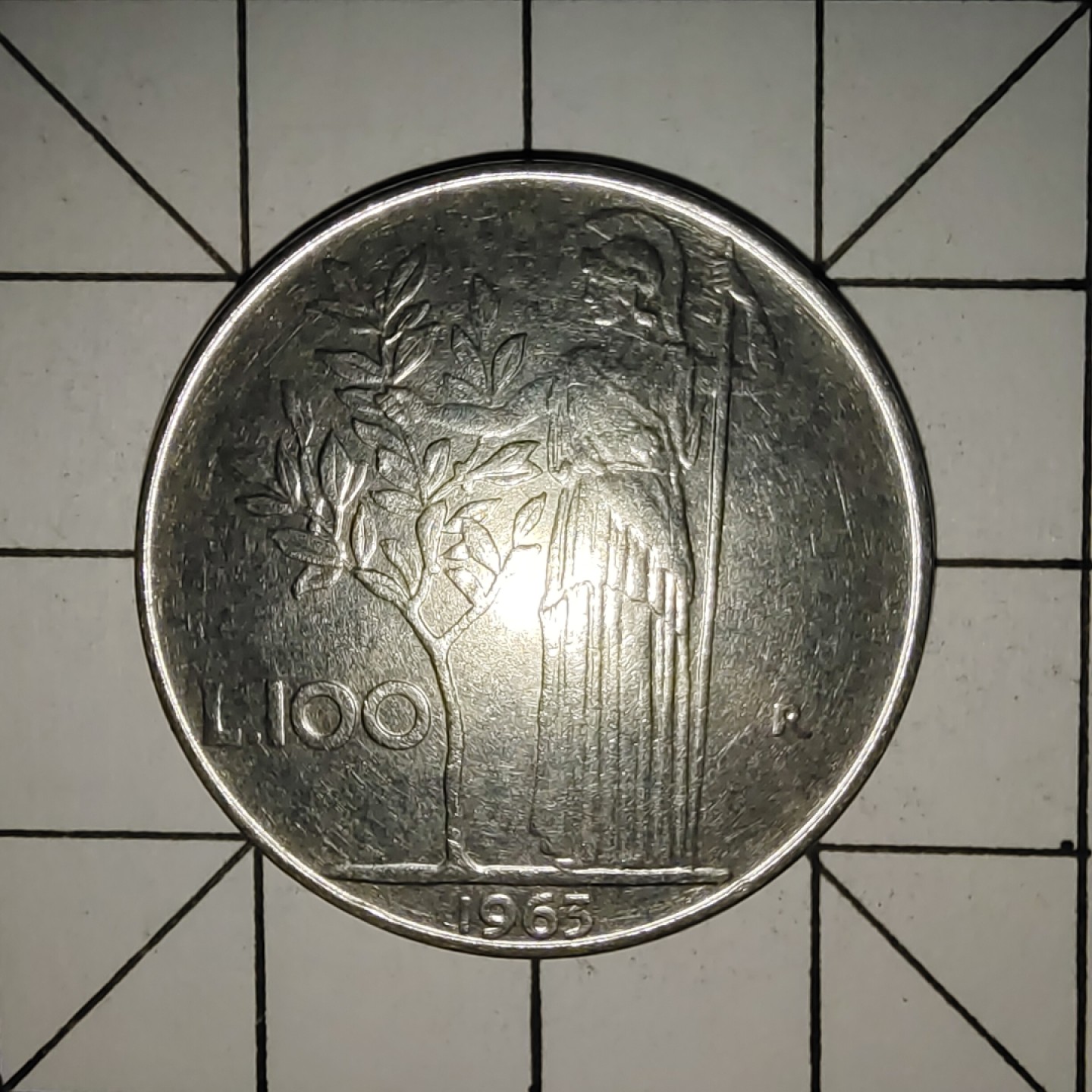 收藏之家世界硬币新年场(捡漏，无押金，无佣金，全场满20包邮，偏远地区除外) 意大利100里拉1963年