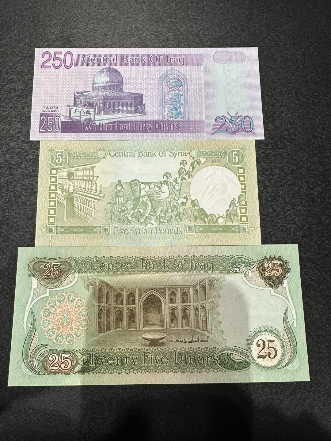 《外钞收藏家》第二百四十期（连拍第三场） 叙利亚三张一起 全新 一张角轻微压痕 如图