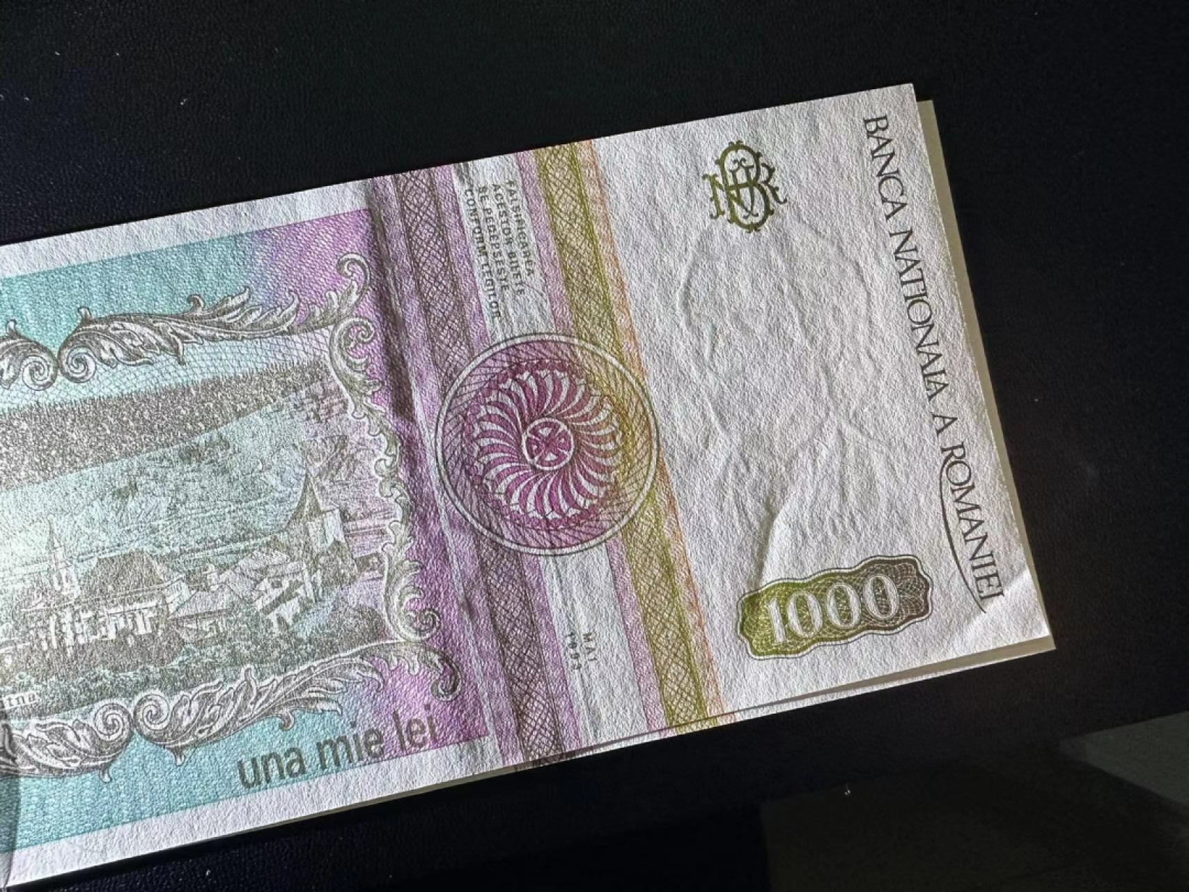 《外钞收藏家》第二百三十九期（罗马尼亚、保加利亚专场） 罗马尼亚1991/1993年1000列伊，共2枚	P101A全新/P102AU 有一个可忽略潮点