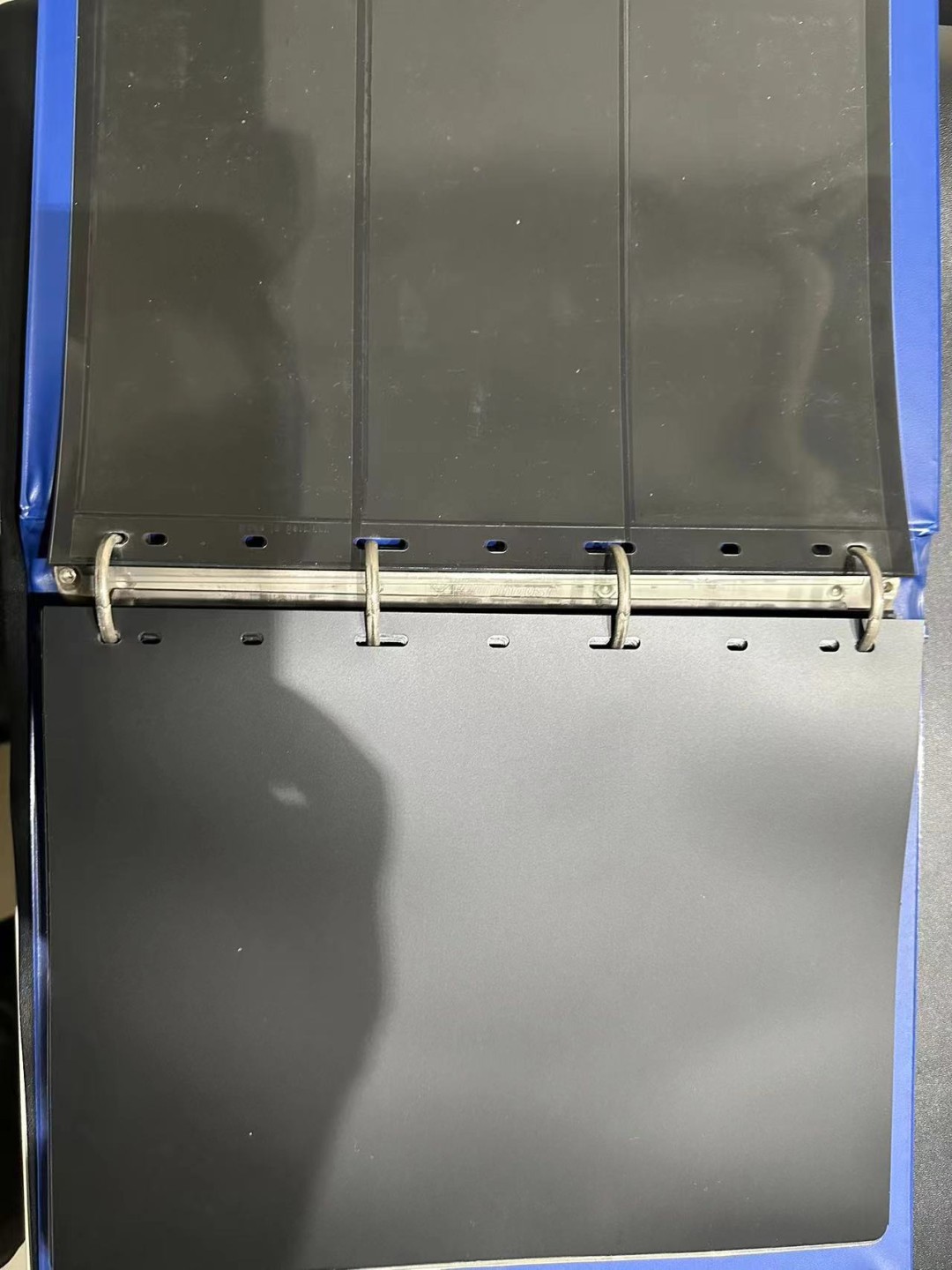 《外钞收藏家》第二百三十九期（罗马尼亚、保加利亚专场） 德国蓝色灯塔收藏册，带2格+3格透明内页+黑色分隔页（3页+27页+31页），二手 有点瑕疵 参考图片