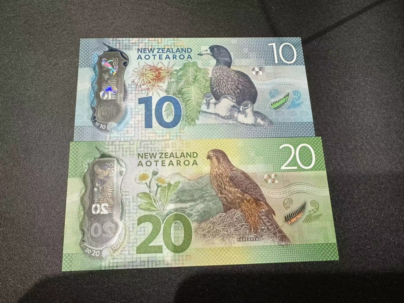 《外钞收藏家》第二百四十期（连拍第三场） 新西兰最新版10、20 全新UNC 无47 靓号