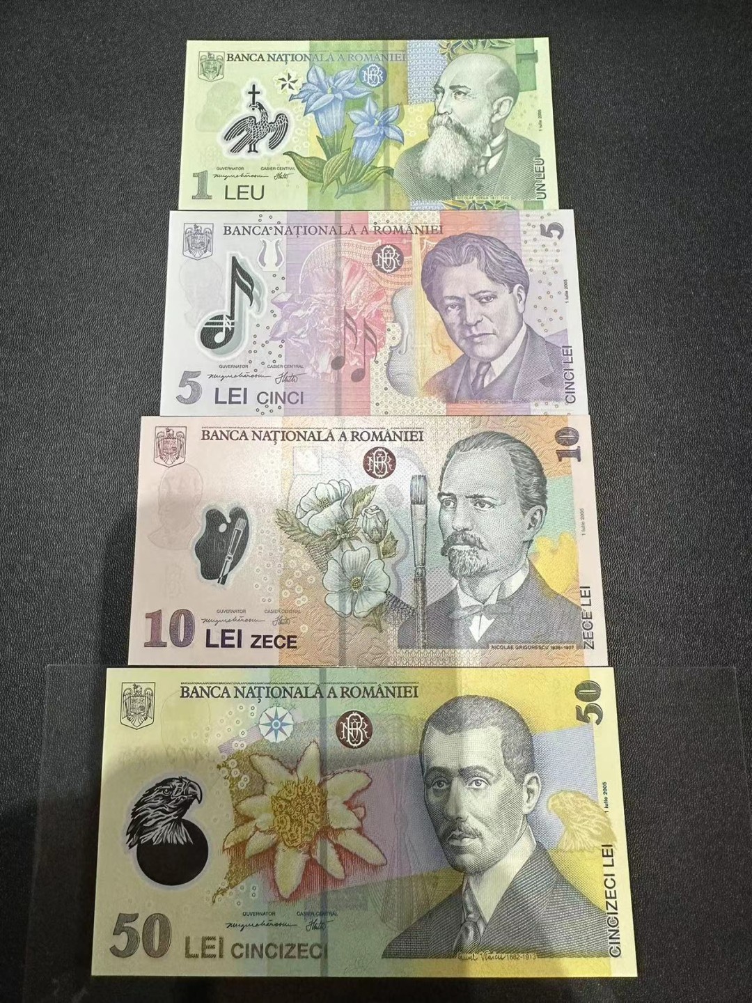 《外钞收藏家》第二百三十九期（罗马尼亚、保加利亚专场） 罗马尼亚2005年1/5/10/50列伊塑料钞，共4枚	P117-120 全新