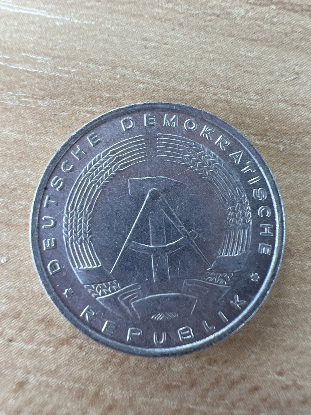 泡泡堂微拍第五十八幕硬币捡漏可累计专场👿👿，零佣金，零押金，累计满二十元包邮，接受代拍业务 东德5芬尼