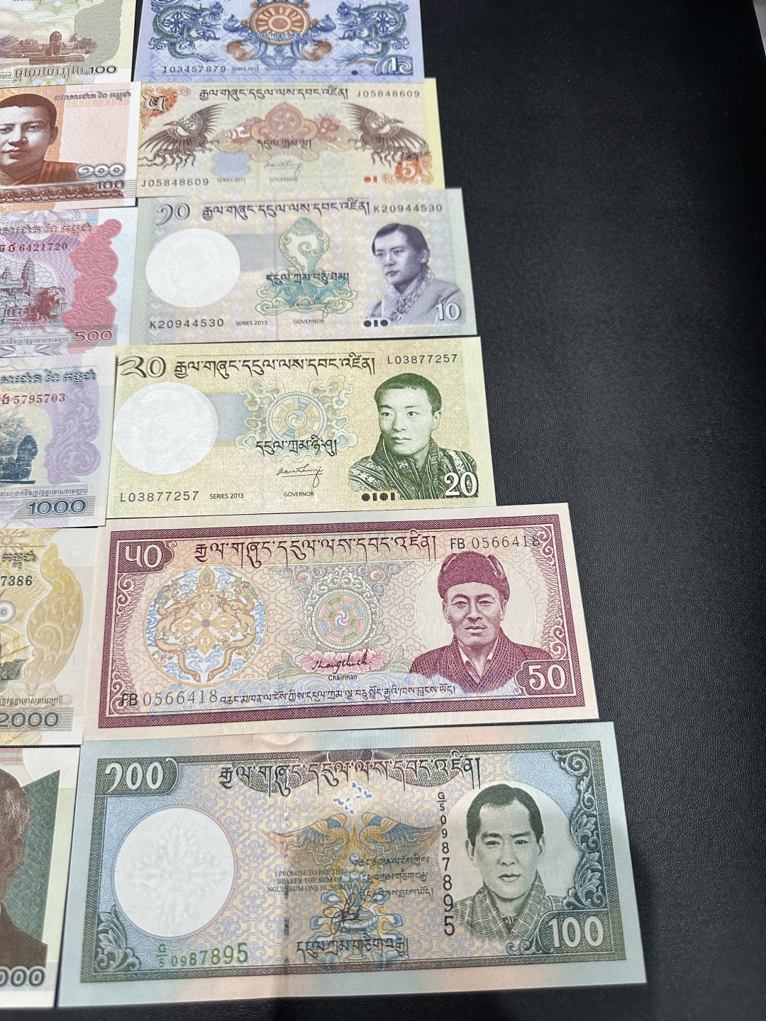 《外钞收藏家》第二百四十期（连拍第三场） 亚洲几个国家16张一起 有四张有瑕疵 其他全新